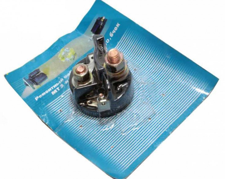 Ремкомплект реле втягивающего редукторного стартера 12В 2,7кВт (крышка, болты) Ремкомплект реле втягивающего редукторного стартера 12В 2,7кВт (крышка, болты)