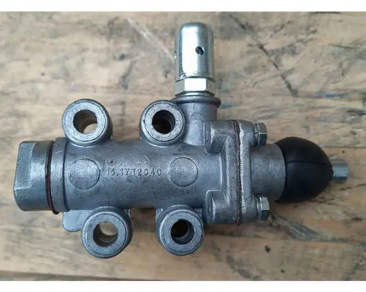 Клапан включення дільника Камаз Клапан включення дільника Камаз