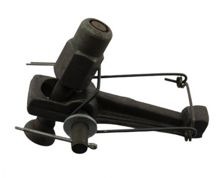 Важіль віджимного кошика зчеплення у зборі А-01 (ДТ-75)