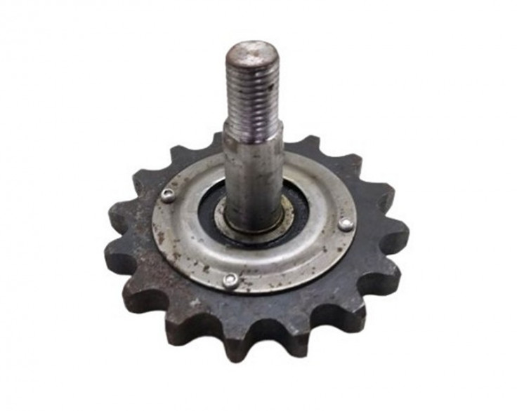 Звездочка натяжная с осью от контрпривода к редуктору хода ЗМ-60 z=16, t=19.05 Звездочка натяжная с осью от контрпривода к редуктору хода ЗМ-60 z=16, t=19.05