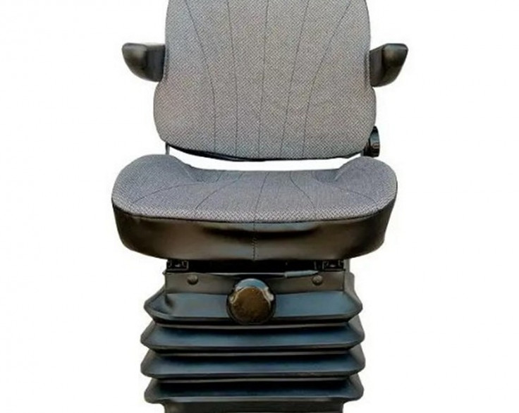 Сидения кабины МТЗ + подлокотники (большая кабина) Сидения кабины МТЗ + подлокотники (большая кабина)