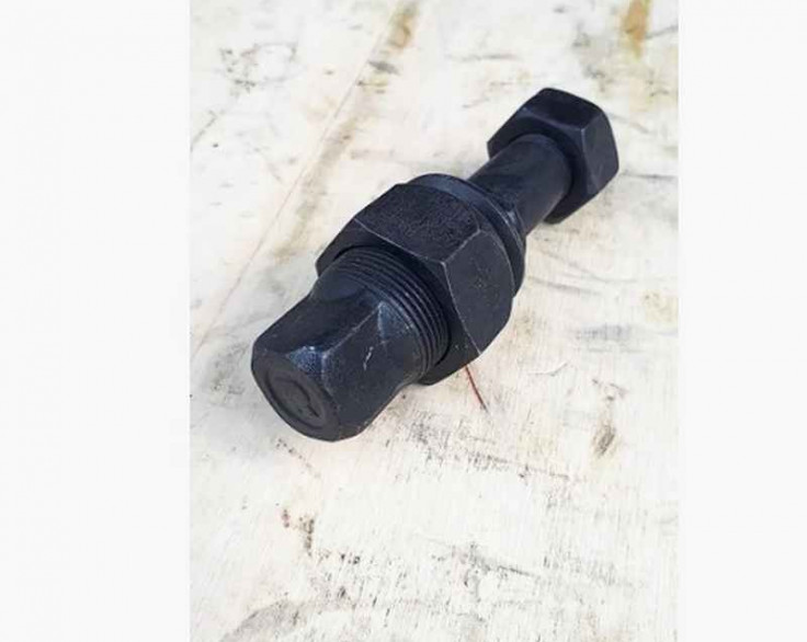 Комплект футорка, шпилька, гайка шпильки внутрішня, гайка заднє праве різьблення Комплект футорка, шпилька, гайка шпильки внутрішня, гайка заднє праве різьблення