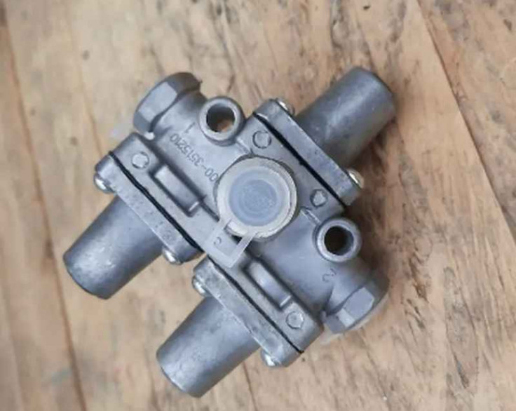 Клапан защитный тройной Камаз Клапан защитный тройной Камаз