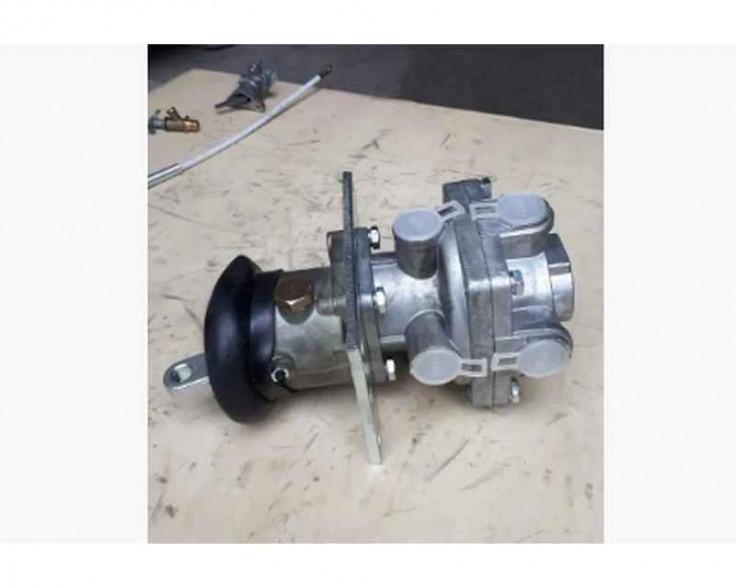 Кран тормозной Камаз 2-х секционный в сборе Кран тормозной Камаз 2-х секционный в сборе