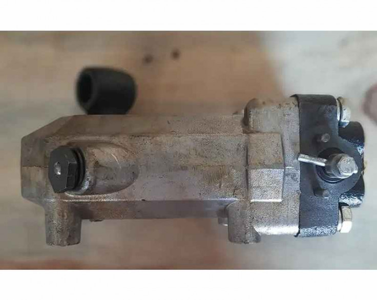 Насос механизма опрокидывания кабины МАЗ Насос механизма опрокидывания кабины МАЗ